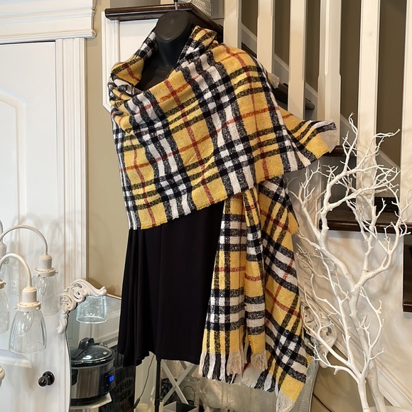 BNWT Perfect Big Scarf, Shawl, Wrap - Picture 3 of 8